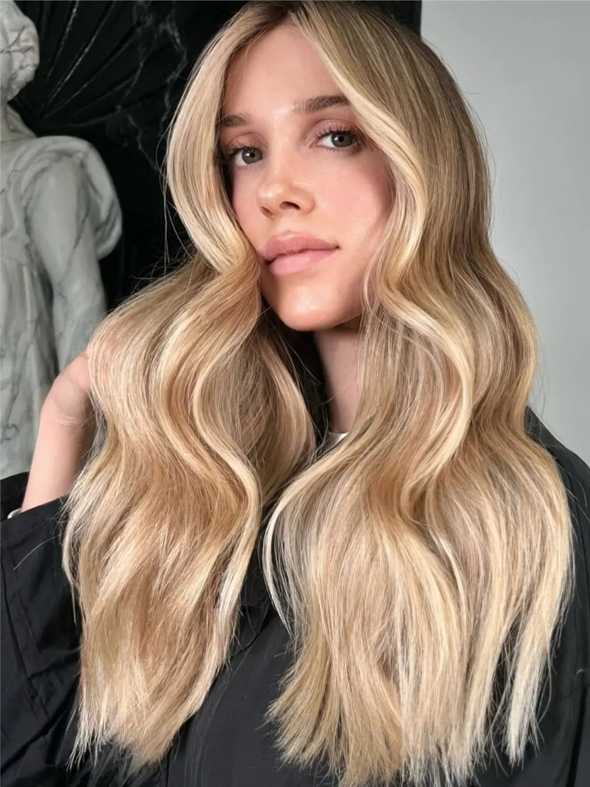 Collarbone Length Honey Blonde With Face-Framing Layers, Wavy — Classy Honey Blonde Highlights