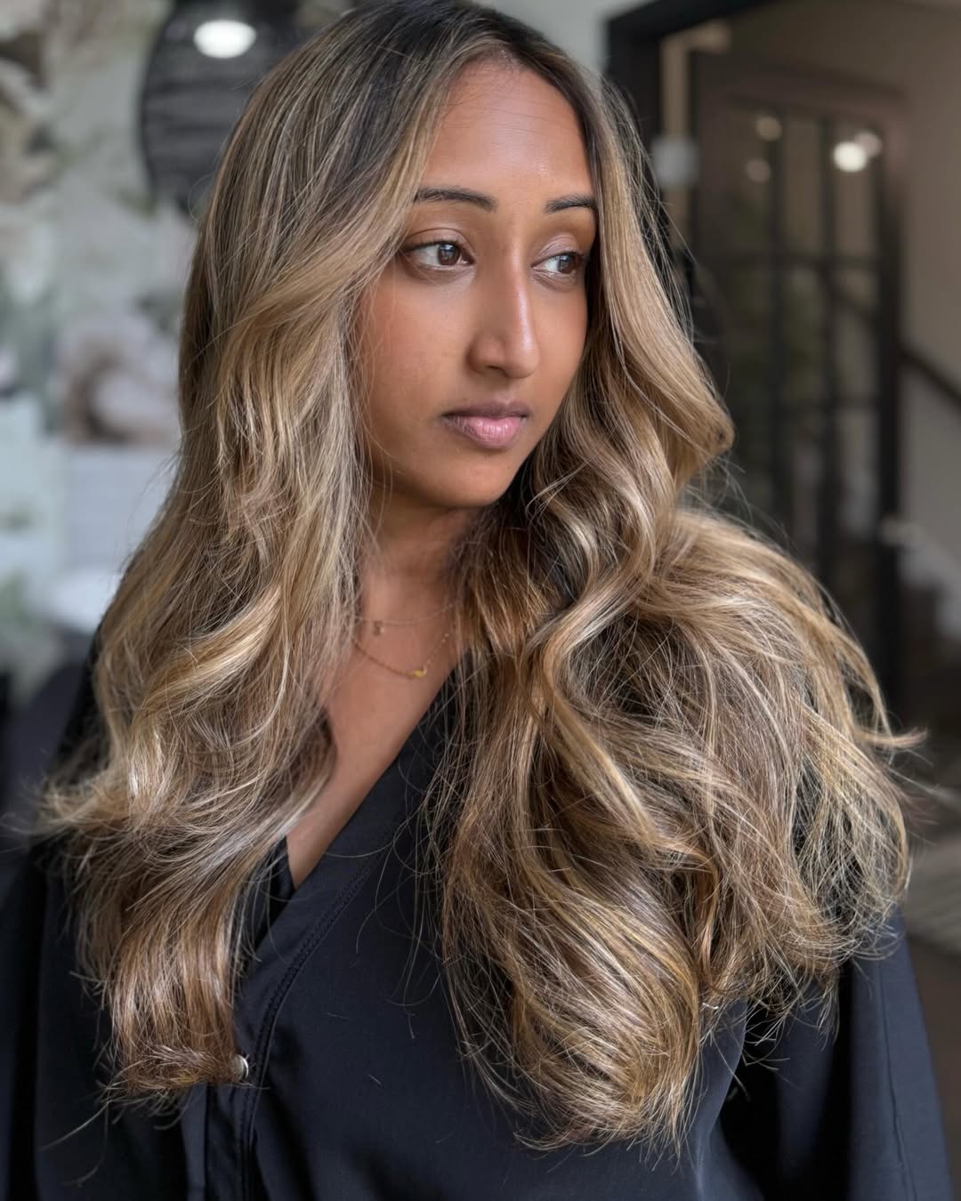 Collarbone Length Honey Blonde Face-Framing Highlights — Classy Honey Blonde Highlights