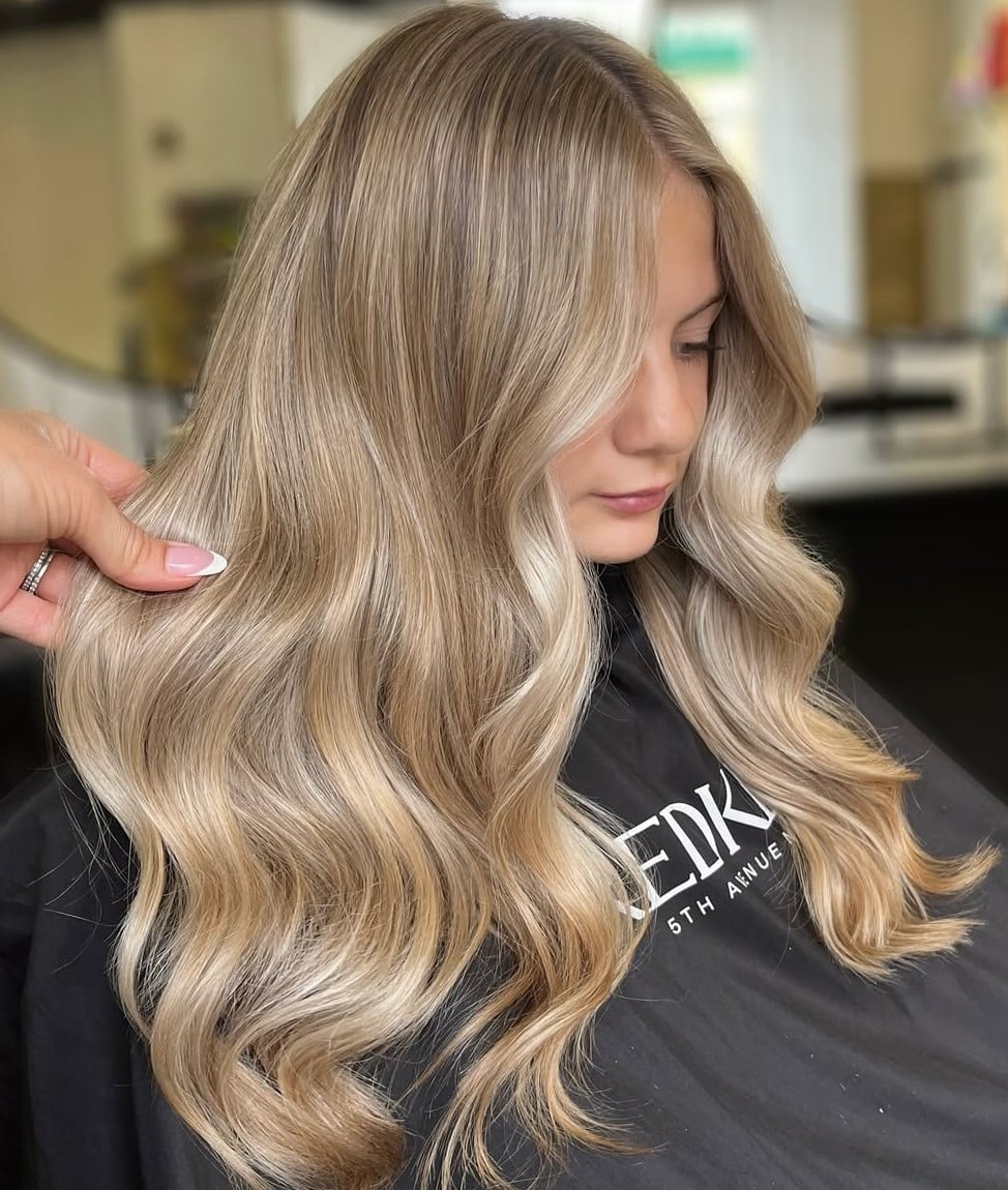 Mid-Back Blonde With Glossy Honey Highlights — Classy Honey Blonde Highlights