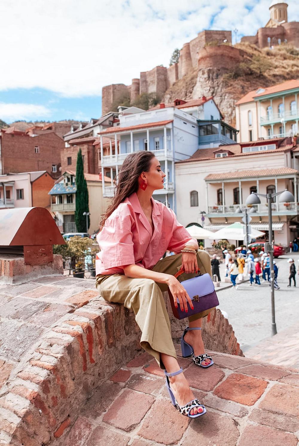 Oversized Shirt with Straight Leg Trousers Oversized Shirt with Straight Leg Trousers — Classy Hot Weather Outfits