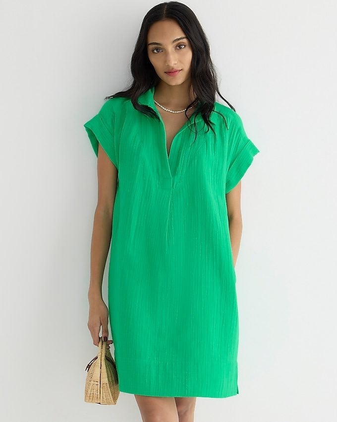 Green Linen Shift Dress with Straw Bag Green Linen Shift Dress with Straw Bag — Classy Hot Weather Outfits