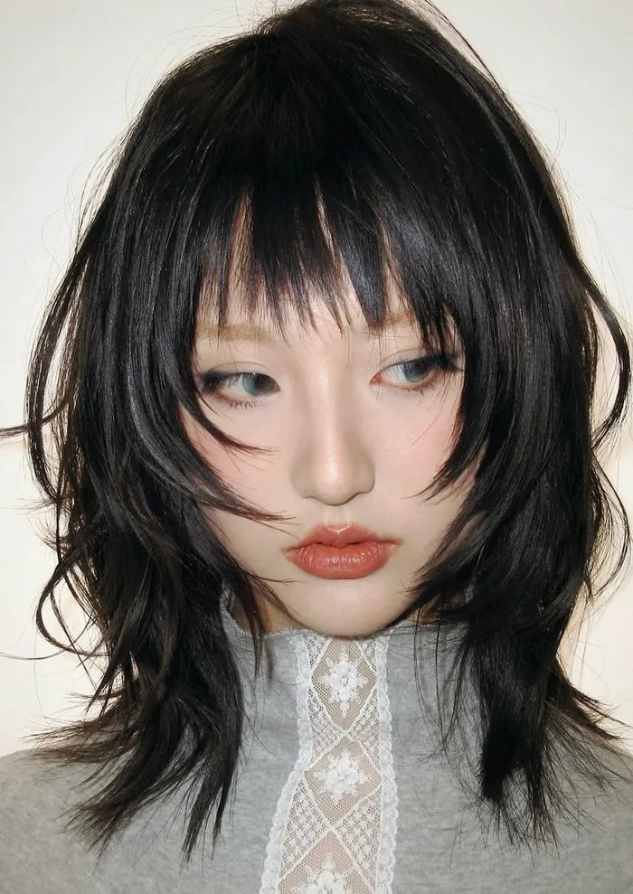Gray Turtleneck With Lace Trim Accentuates Shaggy Haircut Gray Turtleneck With Lace Trim Accentuates Shaggy Haircut — Classy Hush Cut