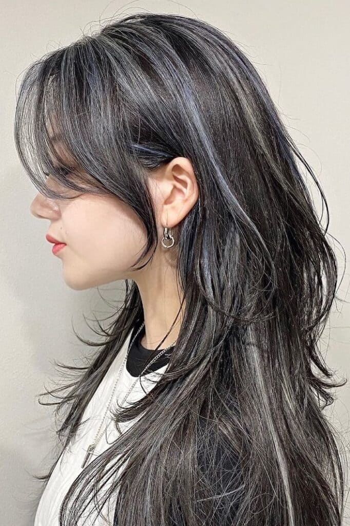 Black T-Shirt With Layered Hair Highlights And Silver Jewelry Black T-Shirt With Layered Hair Highlights And Silver Jewelry — Classy Hush Cut