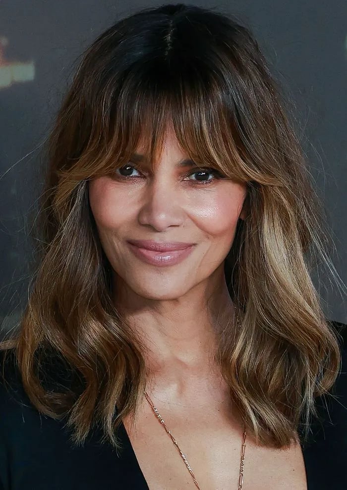 Black Top With Gold Necklace And Face-Framing Bangs Black Top With Gold Necklace And Face-Framing Bangs — Classy Hush Cut