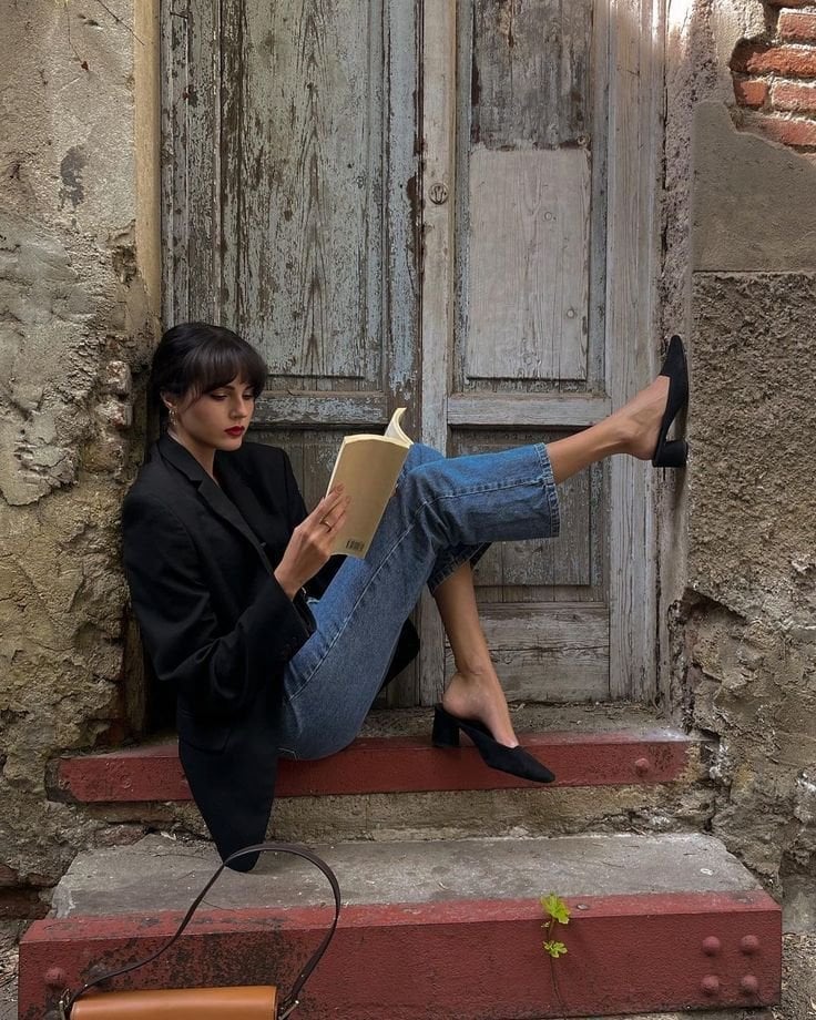 Black Blazer with Straight-Leg Blue Jeans — Classy Italian Style