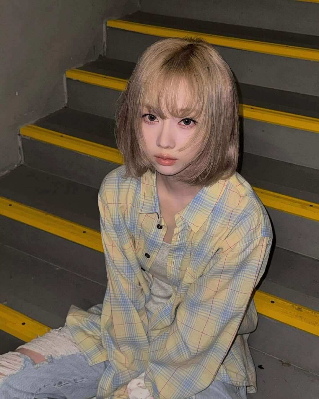 Chin Length Ash Blonde Bob With Wispy Bangs Chin Length Ash Blonde Bob With Wispy Bangs — Classy Japan Hairstyles