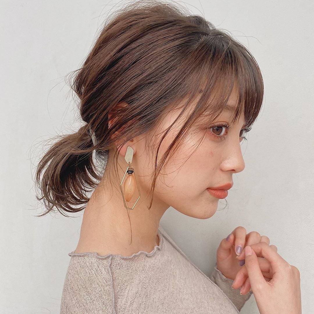 Shoulder Length Layers In A Loose Ponytail Shoulder Length Layers In A Loose Ponytail — Classy Japan Hairstyles