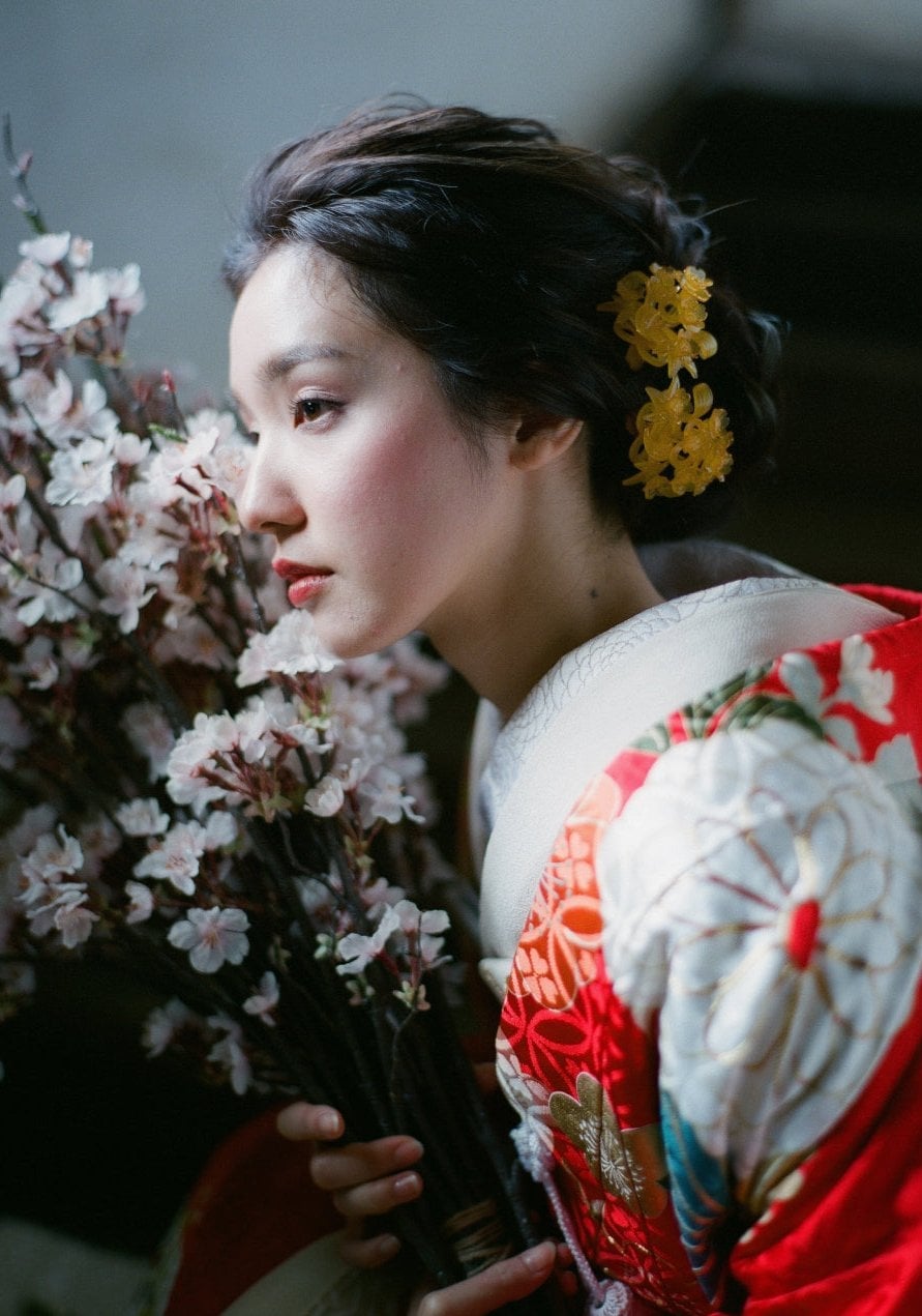 Mid-Back Braided Updo With Floral Ornaments Mid-Back Braided Updo With Floral Ornaments — Classy Japan Hairstyles