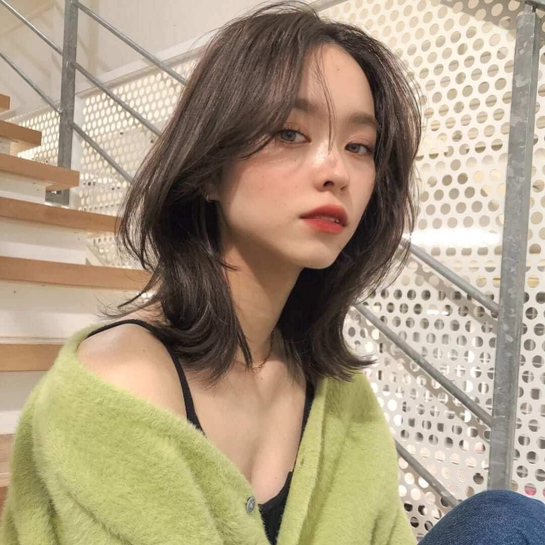 Dark Brown Collarbone Lob With Soft Waves Dark Brown Collarbone Lob With Soft Waves — Classy Japanese Hairstyles
