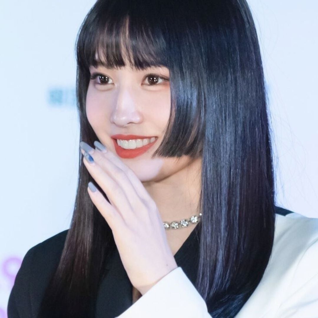 Shoulder Length Black Hair With Blunt Bangs Shoulder Length Black Hair With Blunt Bangs — Classy Japanese Hairstyles