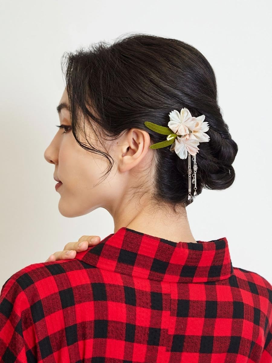 Black Updo With Fabric Flower Charms Black Updo With Fabric Flower Charms — Classy Japanese Hairstyles
