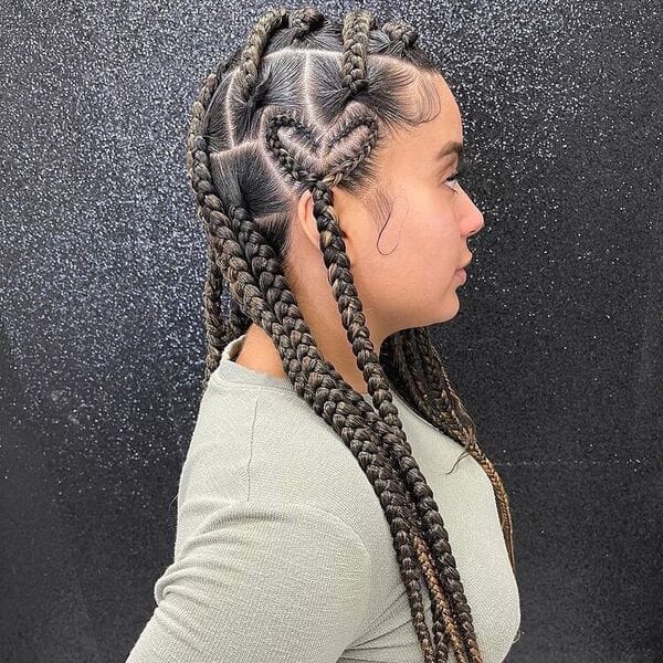 Mid-Back Knotless Braids Heart Design, Straight Mid-Back Knotless Braids Heart Design, Straight — Classy Knotless Hairstyles
