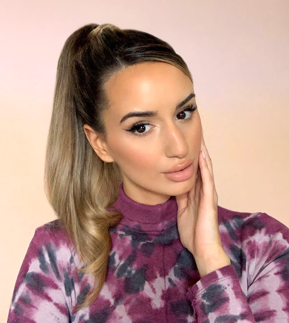 Mid-Back Ponytail With Blonde Highlights — Classy Latina Hairstyles