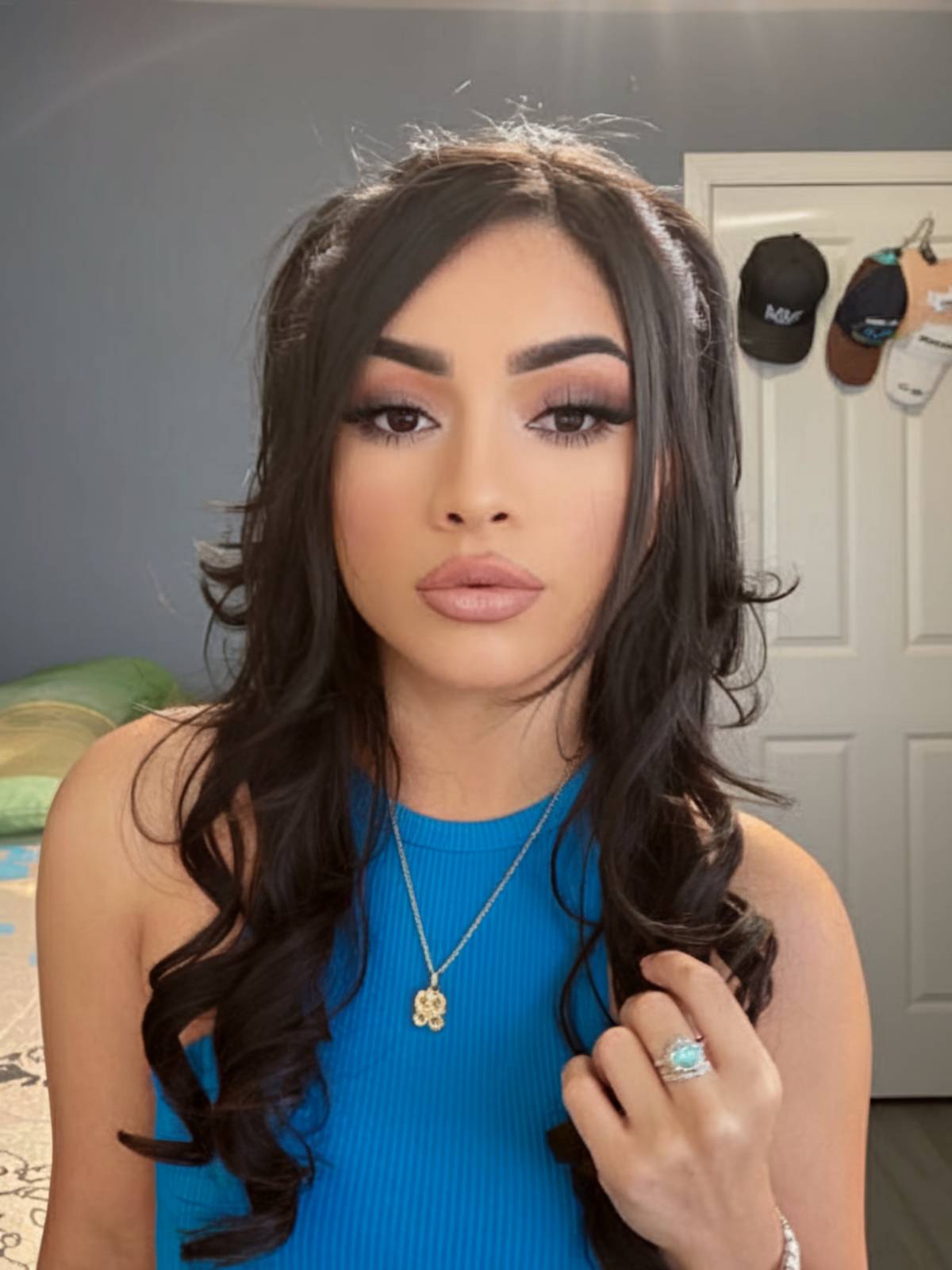Air Dried Loose Waves With Face-Framing Layers — Classy Latina Hairstyles