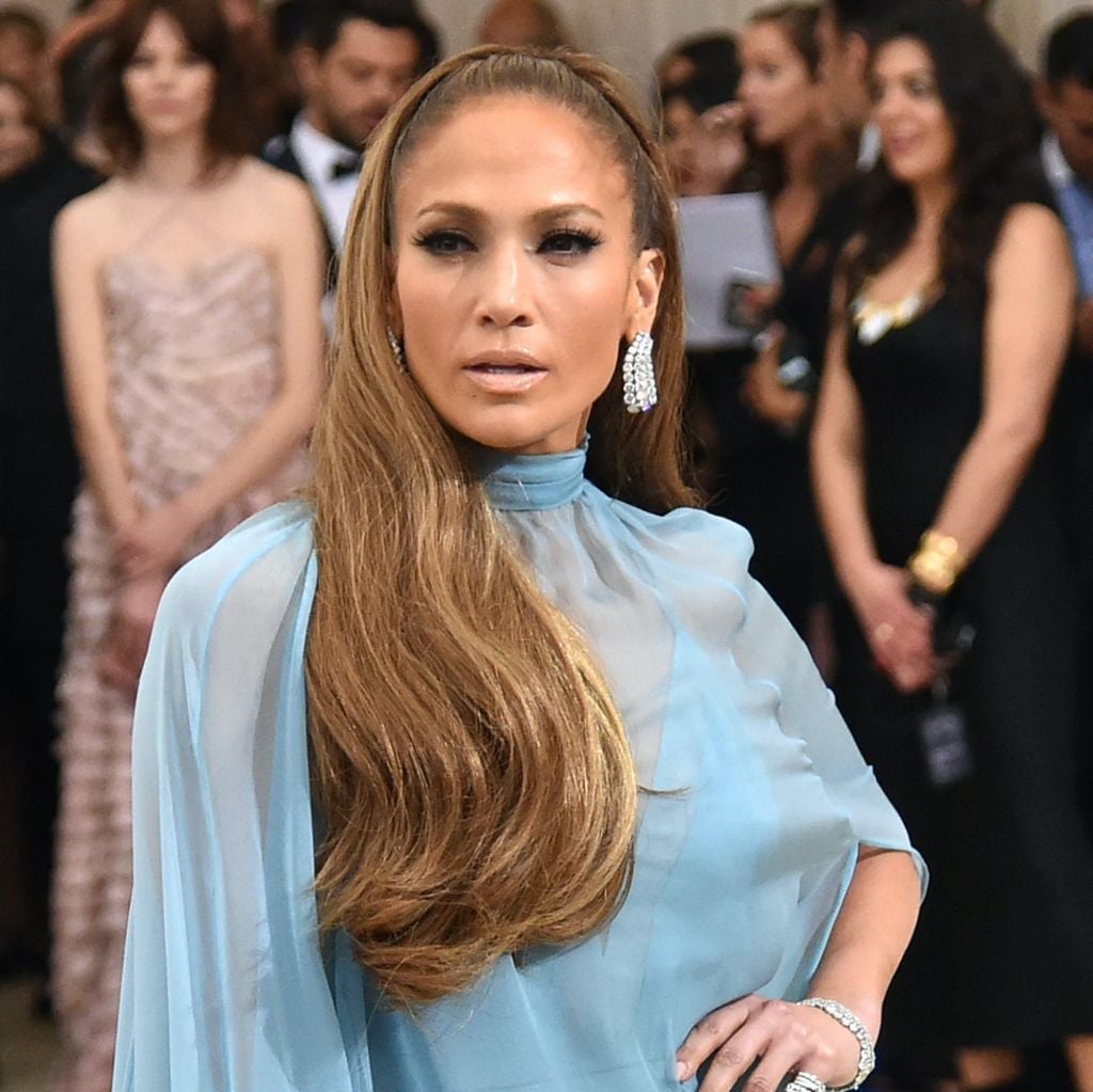 Warm Brown Blowout With No Bangs — Classy Latina Hairstyles