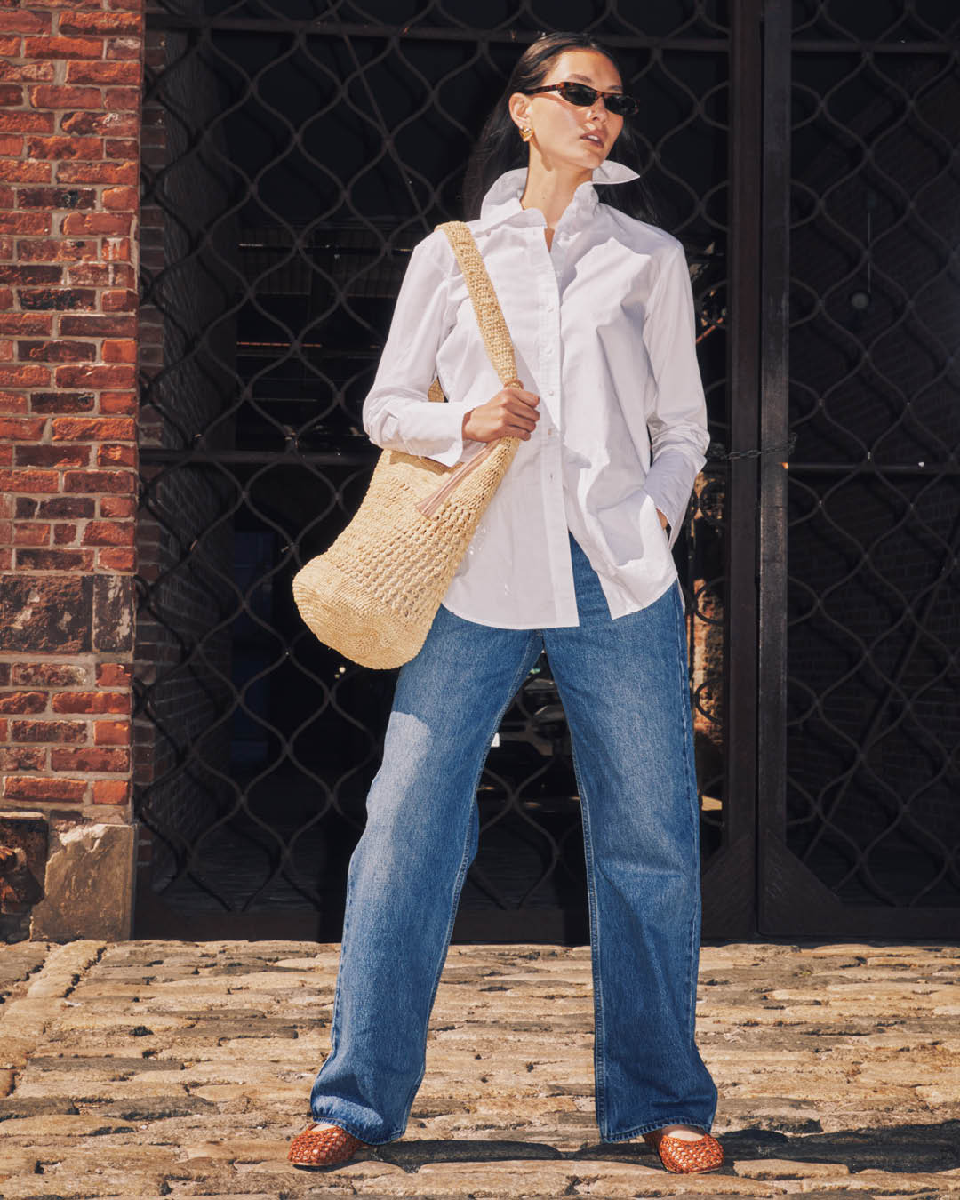 Oversized White Shirt With Wide-Leg Jeans And Straw Tote Oversized White Shirt With Wide-Leg Jeans And Straw Tote — Classy Layered Ideas