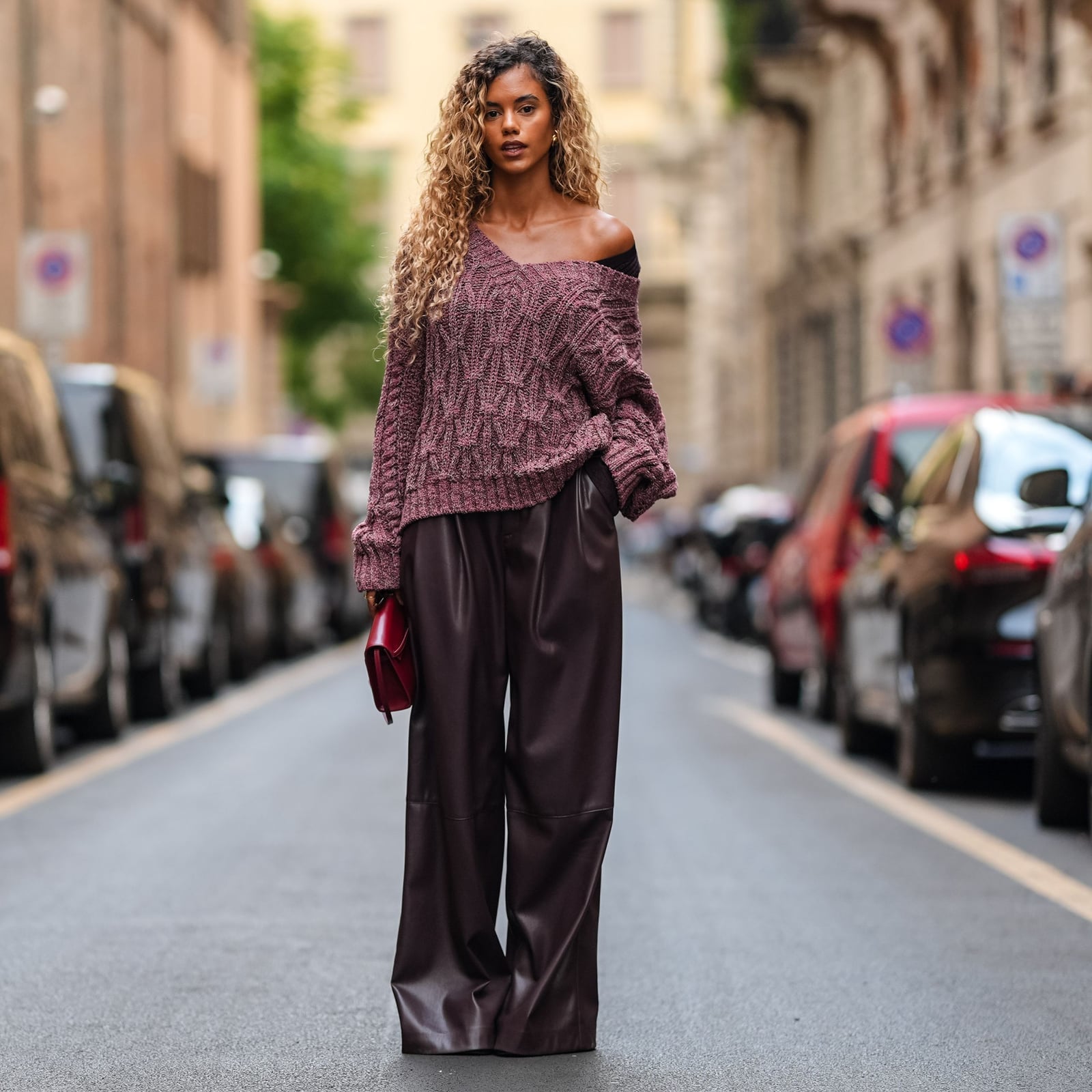 Oversized Knitwear With Wide Leg Leather Trousers Oversized Knitwear With Wide Leg Leather Trousers — Classy Leather Pants Outfits