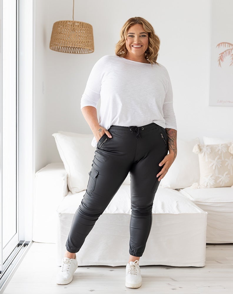 Leather Cargo Pants With White Top Leather Cargo Pants With White Top — Classy Leather Pants Outfits