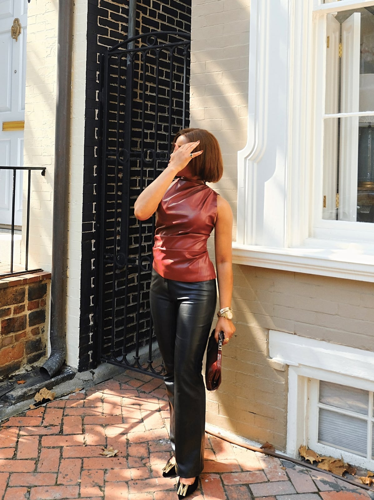 Sleeveless Leather Top With Black Leather Pants Sleeveless Leather Top With Black Leather Pants — Classy Leather Pants Outfits