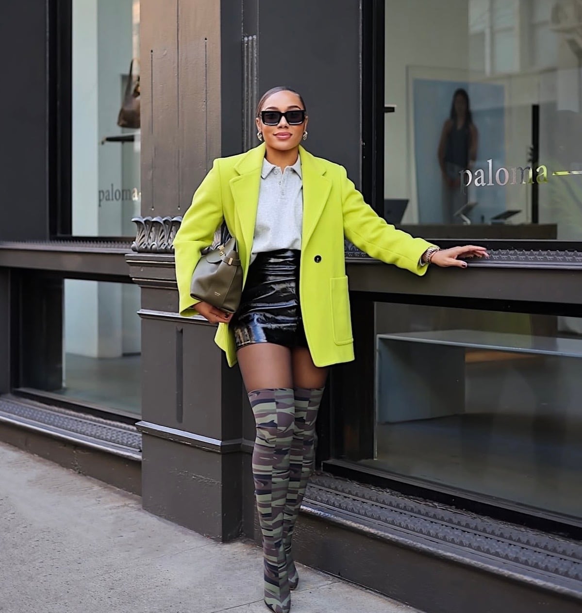 Black Patent Leather Mini Skirt with a Yellow Blazer Black Patent Leather Mini Skirt with a Yellow Blazer — Classy Leather Skirt Outfits