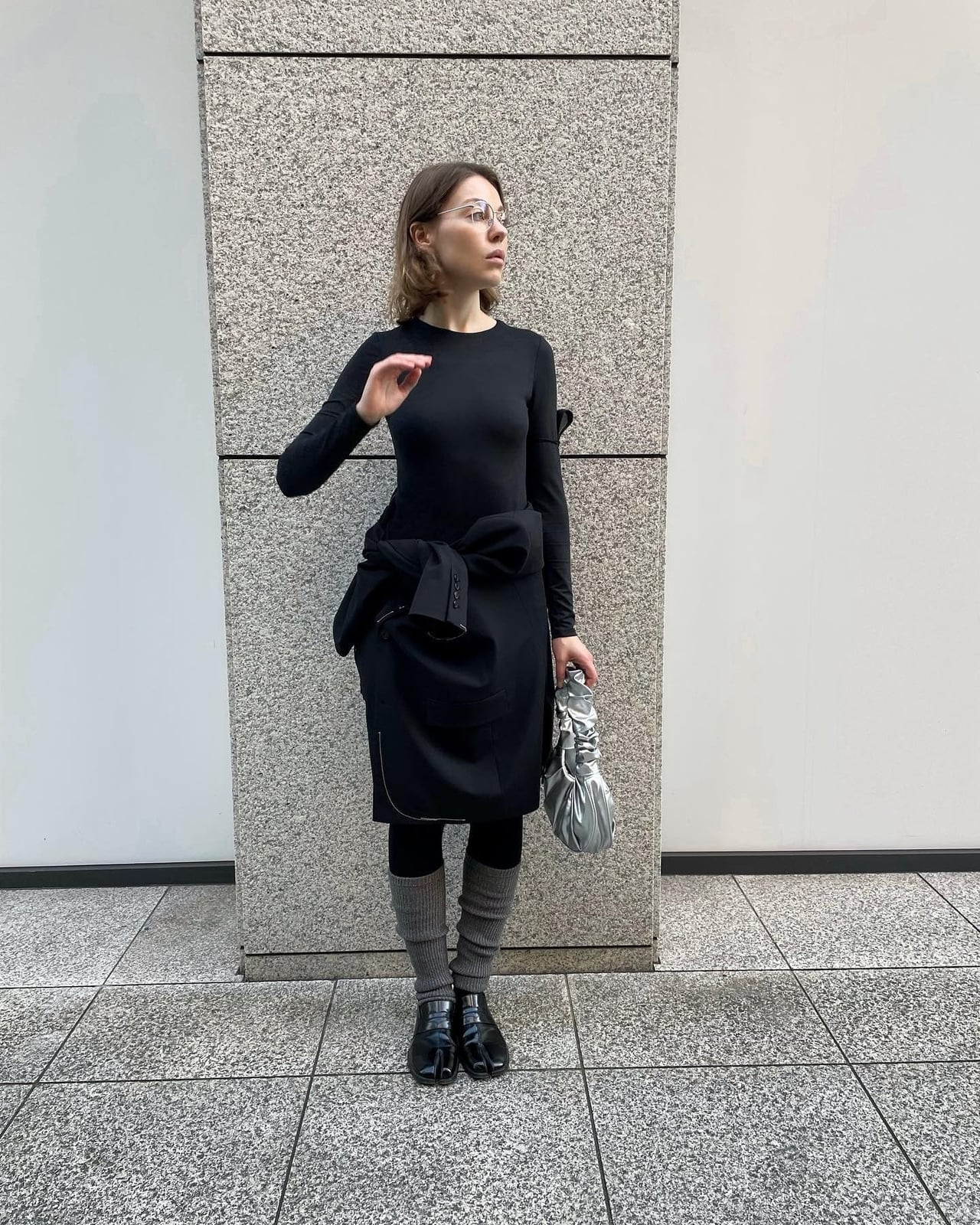 Black A-line Skirt with Gray Leg Warmers and Split-Toe Shoes — Classy Leg Warmers Outfits