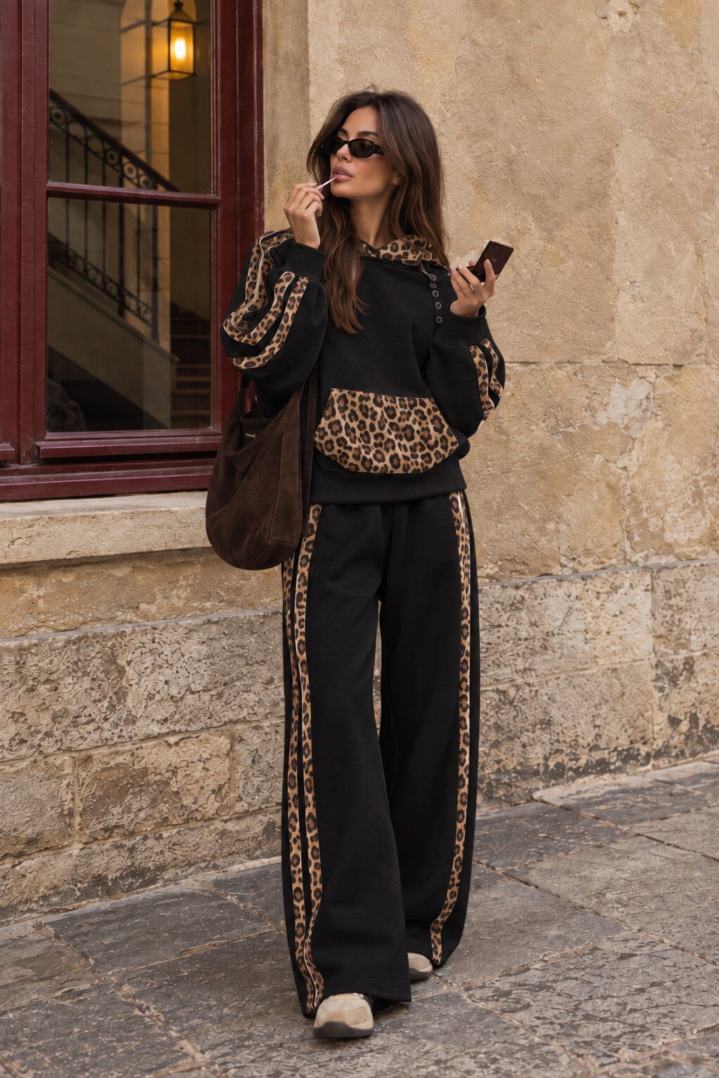 Leopard Tracksuit With Brown Shoulder Bag Leopard Tracksuit With Brown Shoulder Bag — Classy Leopard Outfits