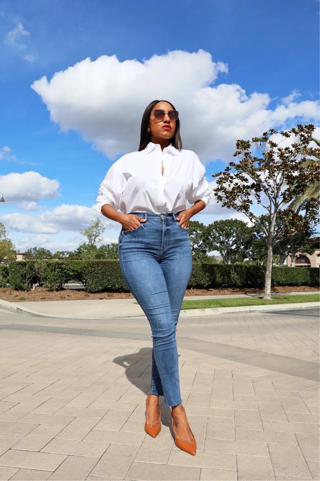 High-waisted Skinny Jeans with White Button-Down and Tan Pumps High-waisted Skinny Jeans with White Button-Down and Tan Pumps — Classy Light Blue Jeans Outfits