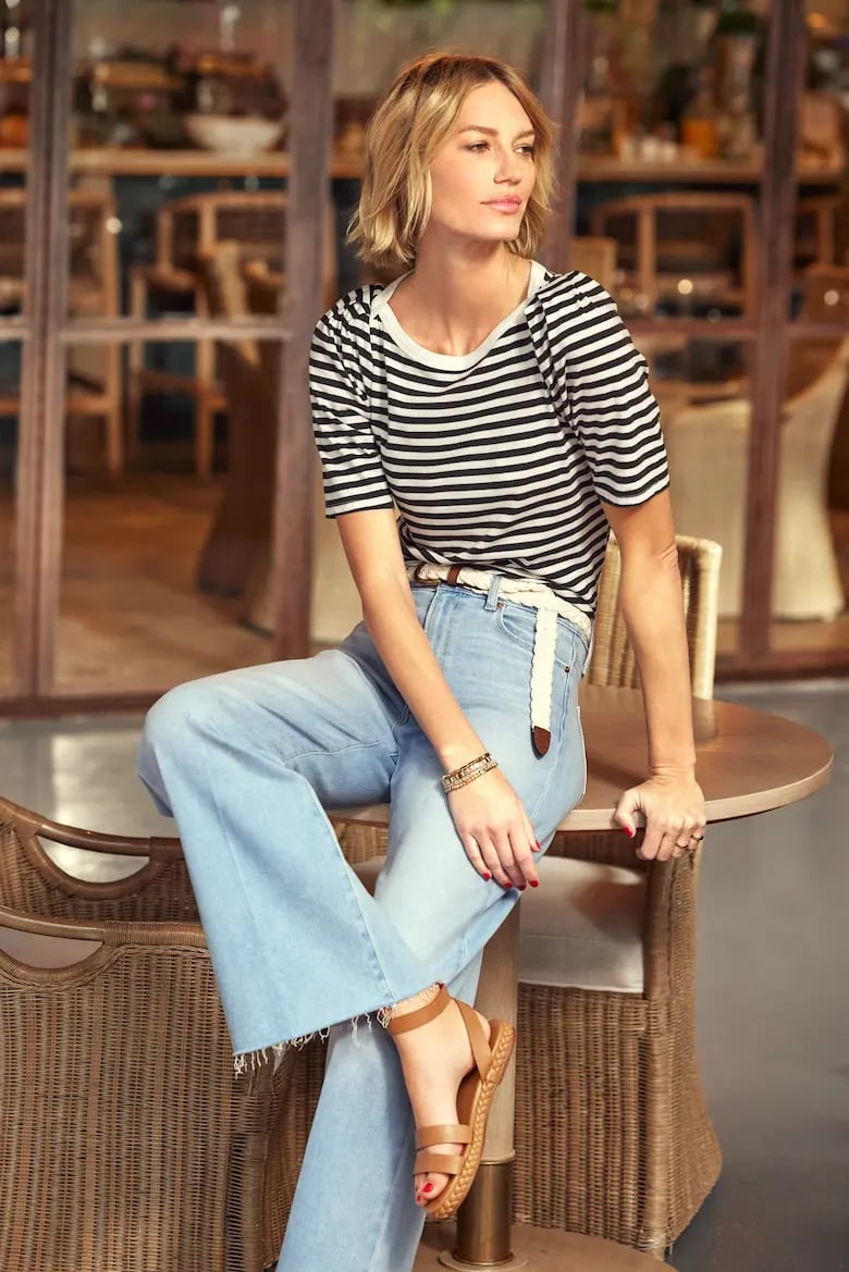 Frayed Hem Wide Leg Jeans with Striped Tee and Tan Sandals Frayed Hem Wide Leg Jeans with Striped Tee and Tan Sandals — Classy Light Blue Jeans Outfits