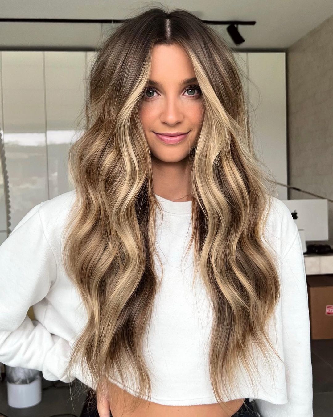 Mid-Back Waves With Face-Framing Blonde Pieces Mid-Back Waves With Face-Framing Blonde Pieces — Classy Light Brown Hair with Blonde
