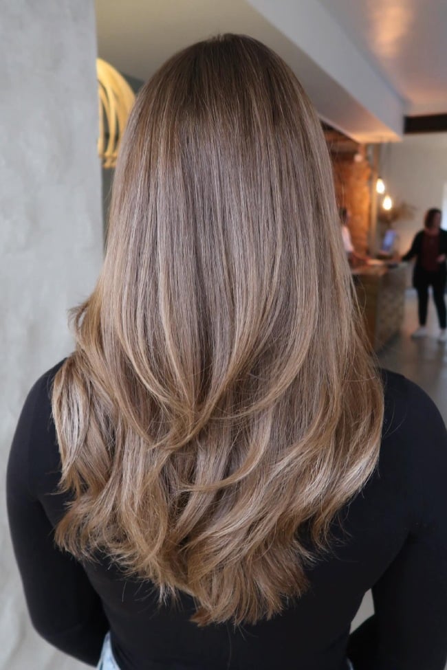 Mid-Back Layers With Beige Blonde Highlights Mid-Back Layers With Beige Blonde Highlights — Classy Light Brown Hair with Blonde