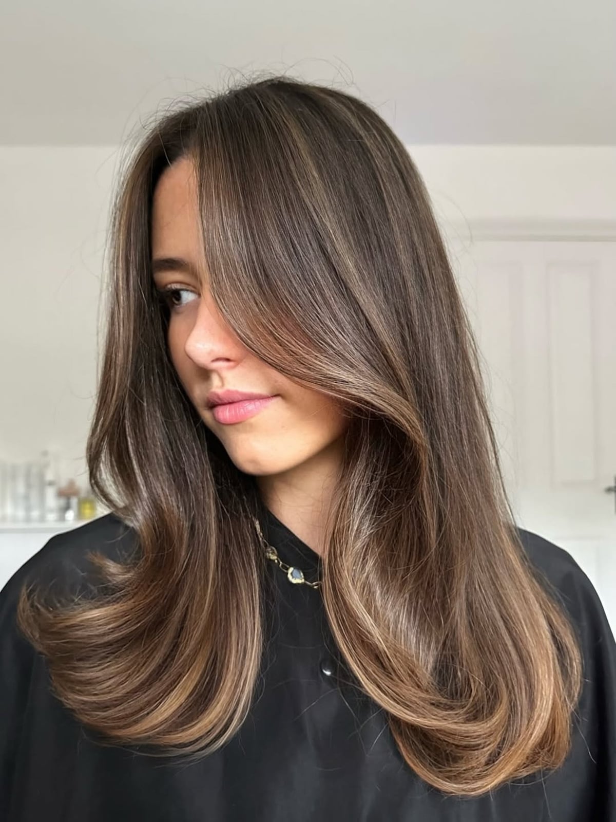 Collarbone Layers With Side Swept Bangs Collarbone Layers With Side Swept Bangs — Classy Light Brown Hair with Blonde