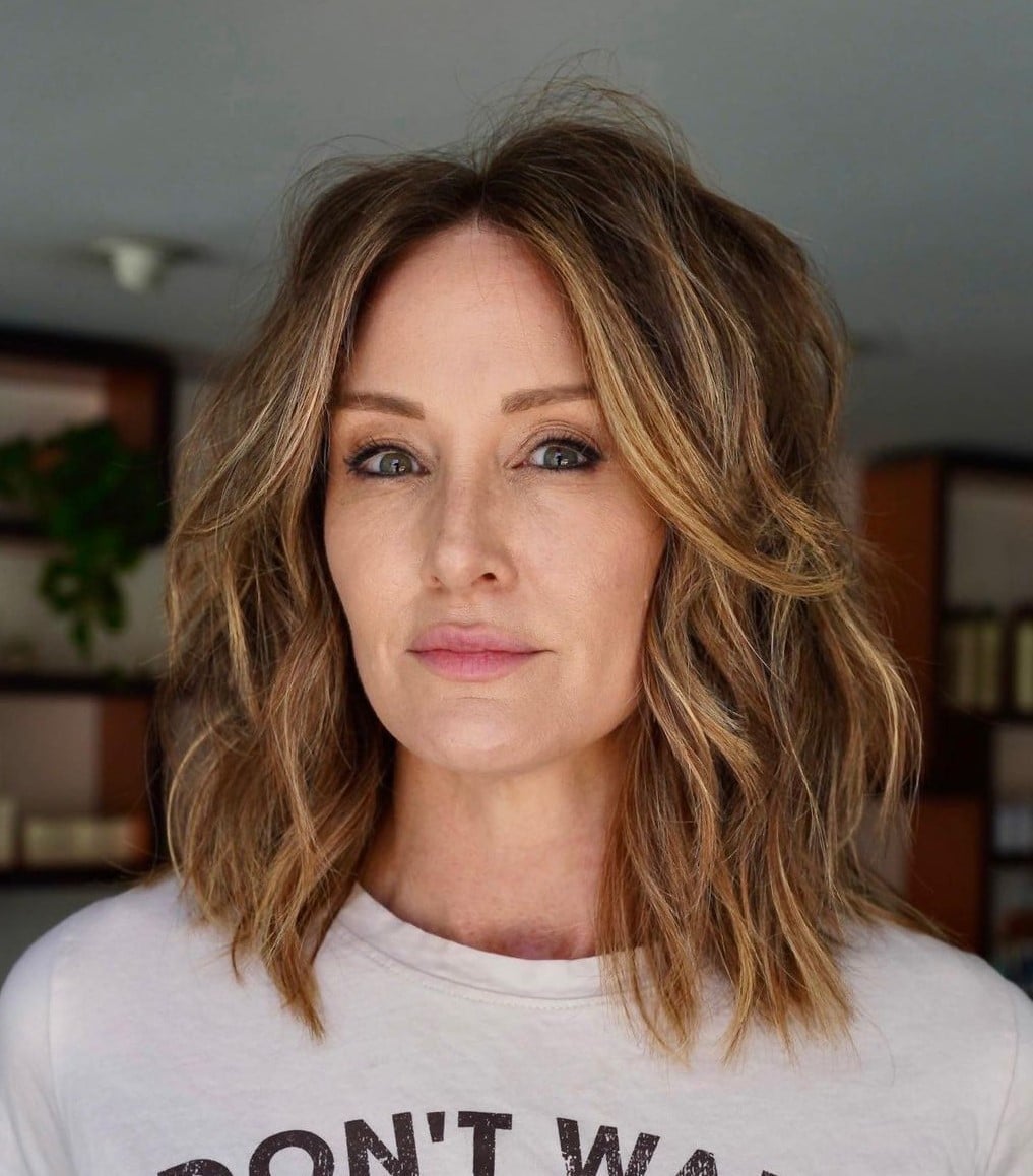 Collarbone Lob With Layers And Curtain Bangs, Close-Up Take Collarbone Lob With Layers And Curtain Bangs, Close-Up Take — Classy Light Brown Hair with Blonde