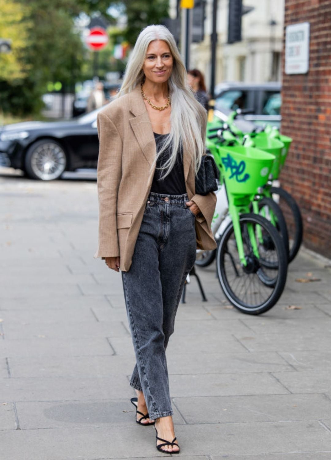 Beige Oversized Blazer With Gray Jeans Beige Oversized Blazer With Gray Jeans — Classy London Outfits