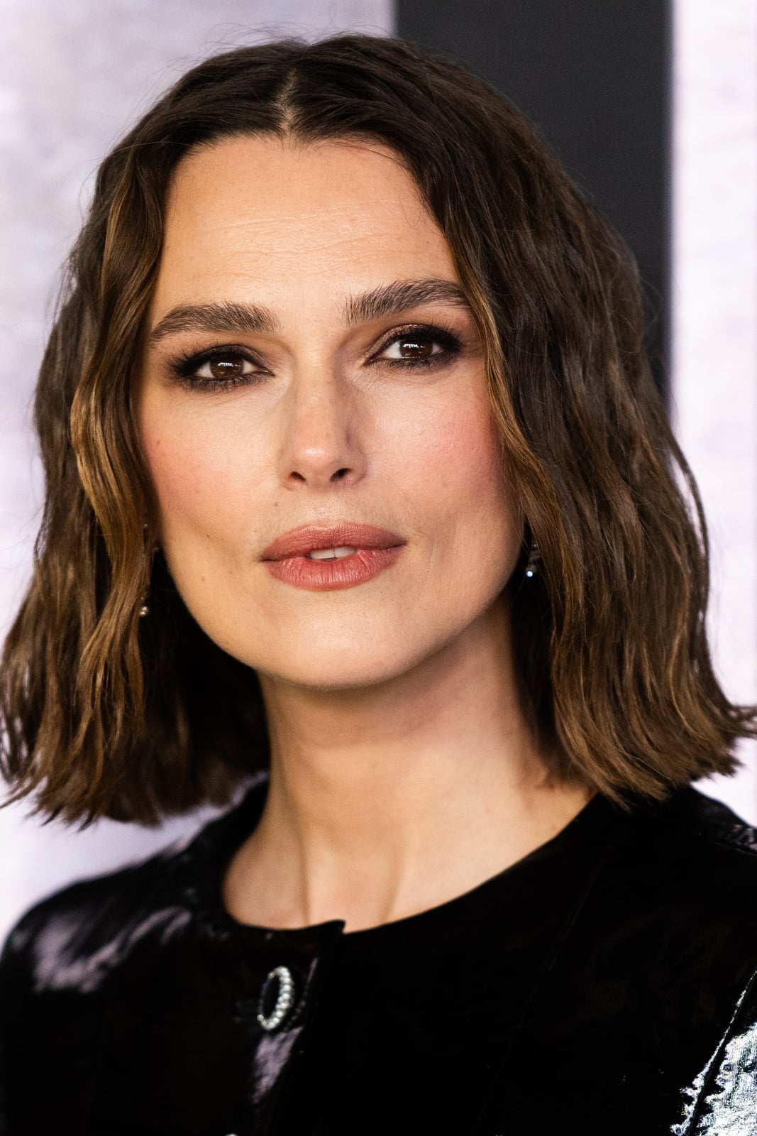 Collarbone Bob With Soft Waves And Highlights Collarbone Bob With Soft Waves And Highlights — Classy Long Bob