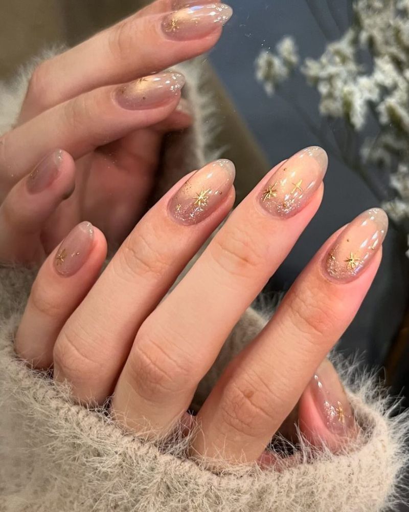 Ombre Oval Nails With Gold Star Glitter Ombre Oval Nails With Gold Star Glitter — Classy Looks Nail