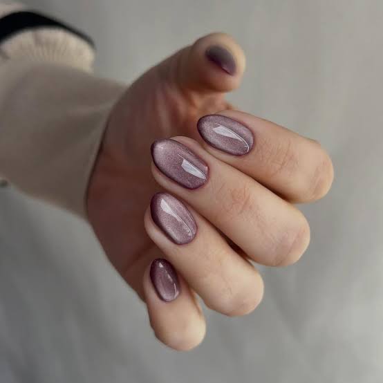 Muted Lilac Cat-Eye Short Oval Nails Muted Lilac Cat-Eye Short Oval Nails — Classy Looks Nail