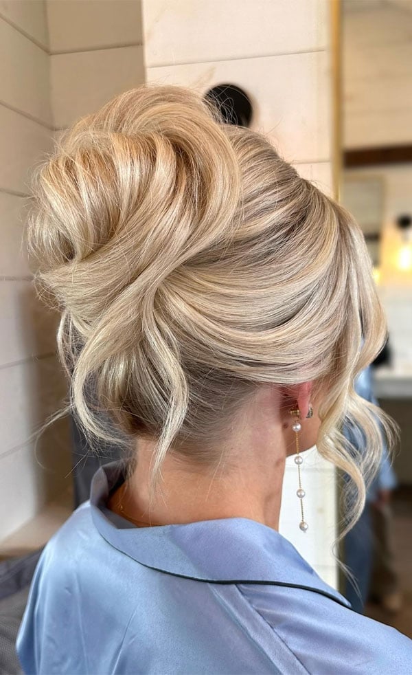 Ash Blonde Voluminous Swept-Back Updo Ash Blonde Voluminous Swept-Back Updo — Classy Loose Updo