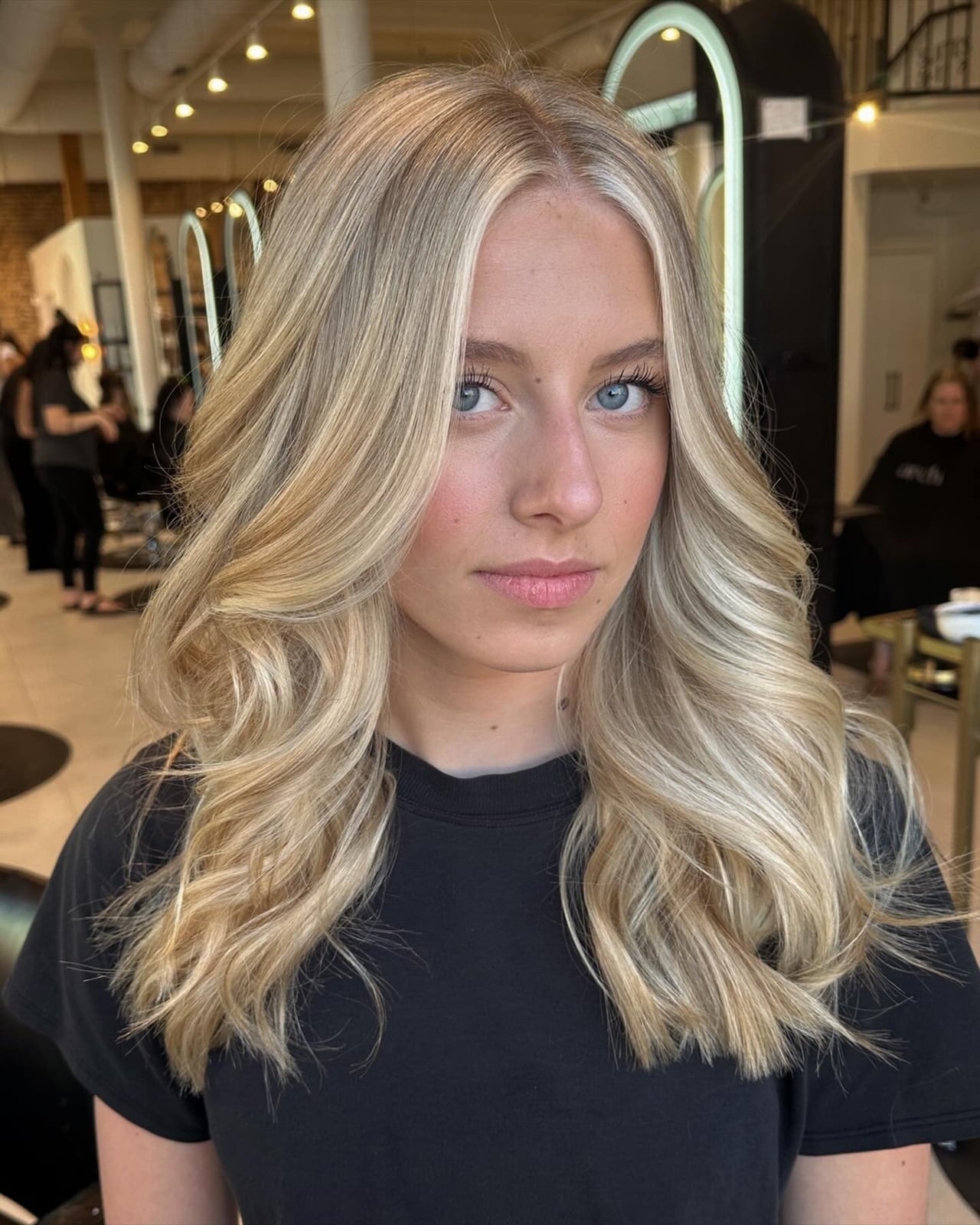 Collarbone Ash Blonde With Lowlights And Highlights Collarbone Ash Blonde With Lowlights And Highlights — Classy Lowlights for Blondes