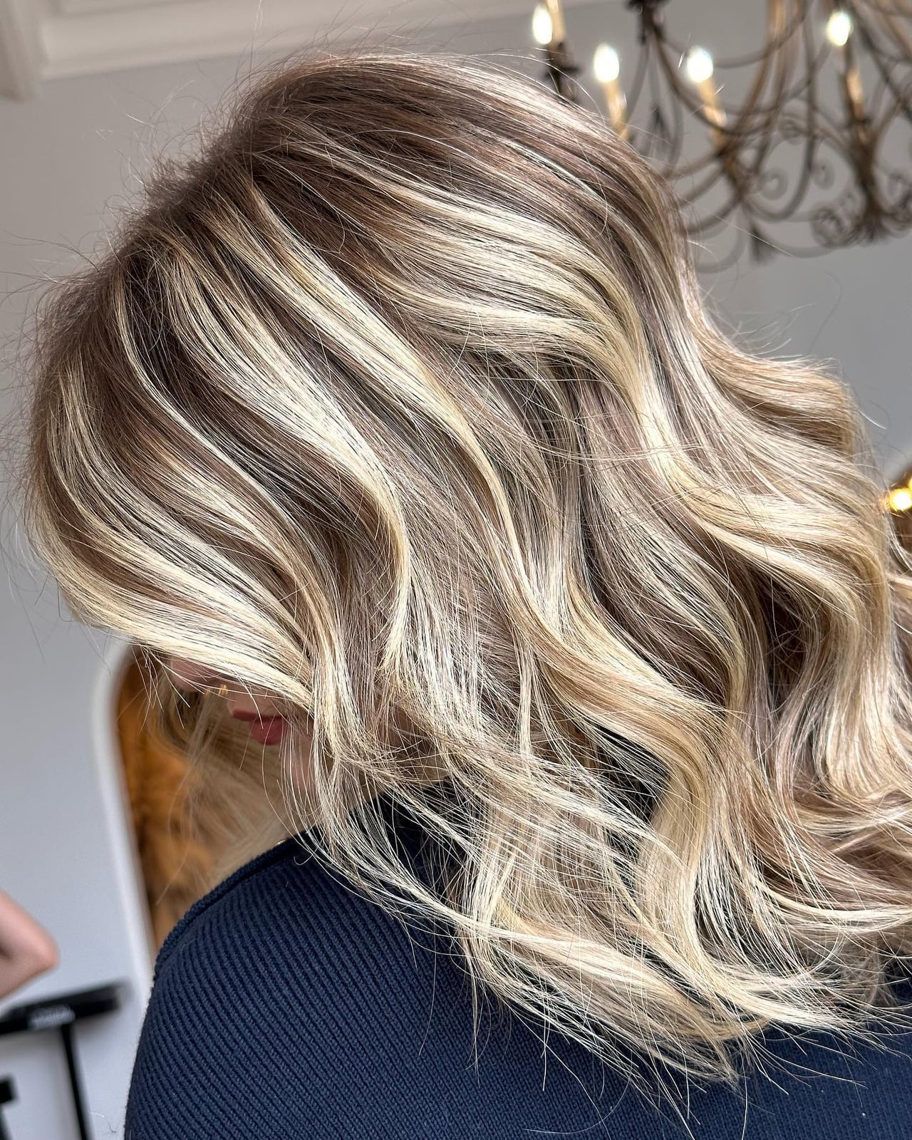 Collarbone Warm Blonde With Lowlights Collarbone Warm Blonde With Lowlights — Classy Lowlights for Blondes