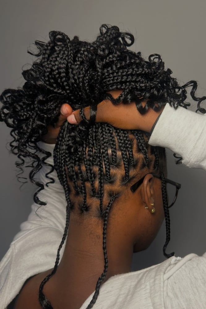 Mid-Back Box Braids With Blonde Highlights Mid-Back Box Braids With Blonde Highlights — Classy Medium Braids