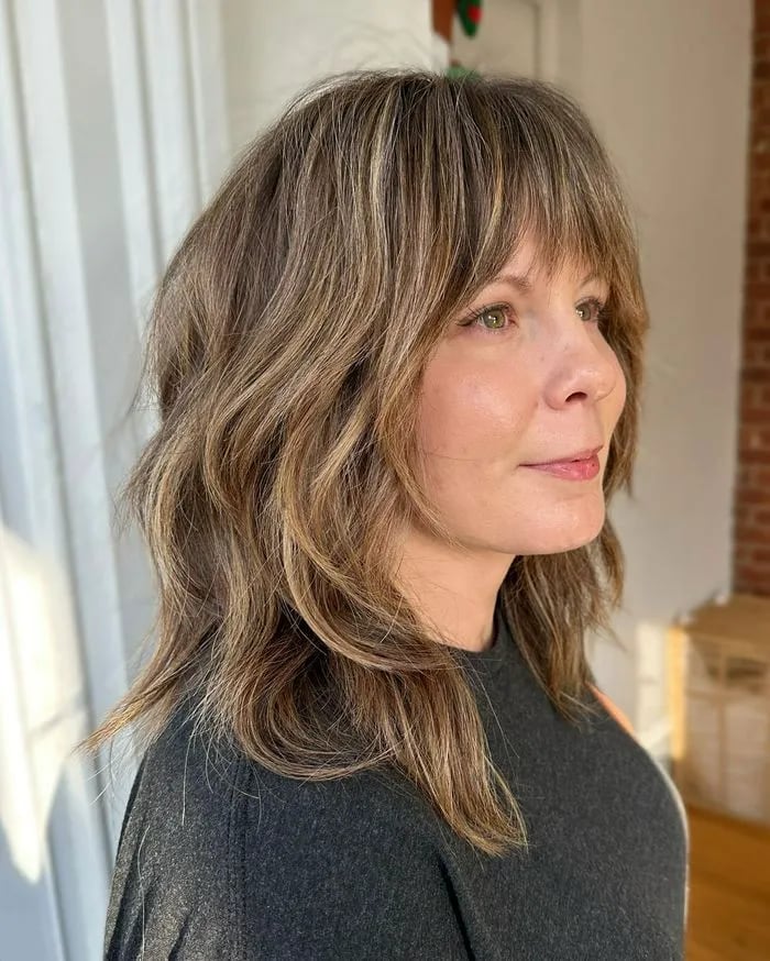 Collarbone Layers With Subtle Highlights — Classy Medium Length Haircuts