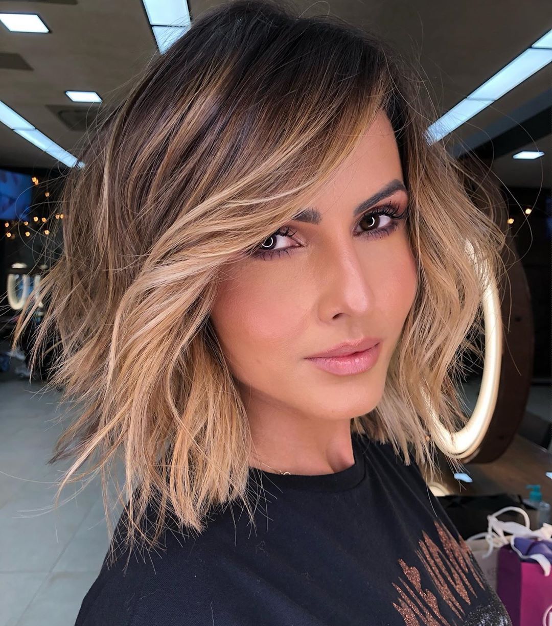 Chin Bob With Blonde Highlights And Curtain Bangs — Classy Medium Length Haircuts