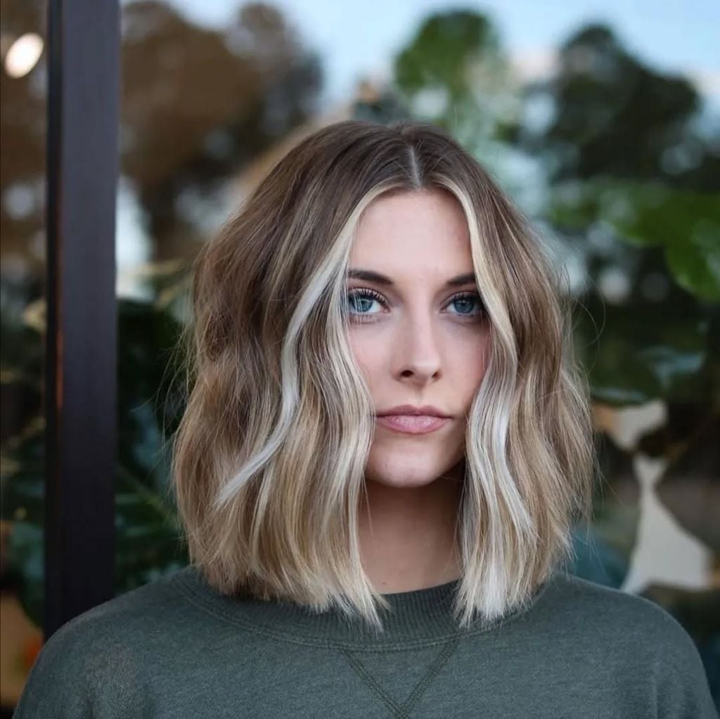 Shoulder Length Bob With Textured Waves and Blonde With Highlights — Classy Medium Length Haircuts