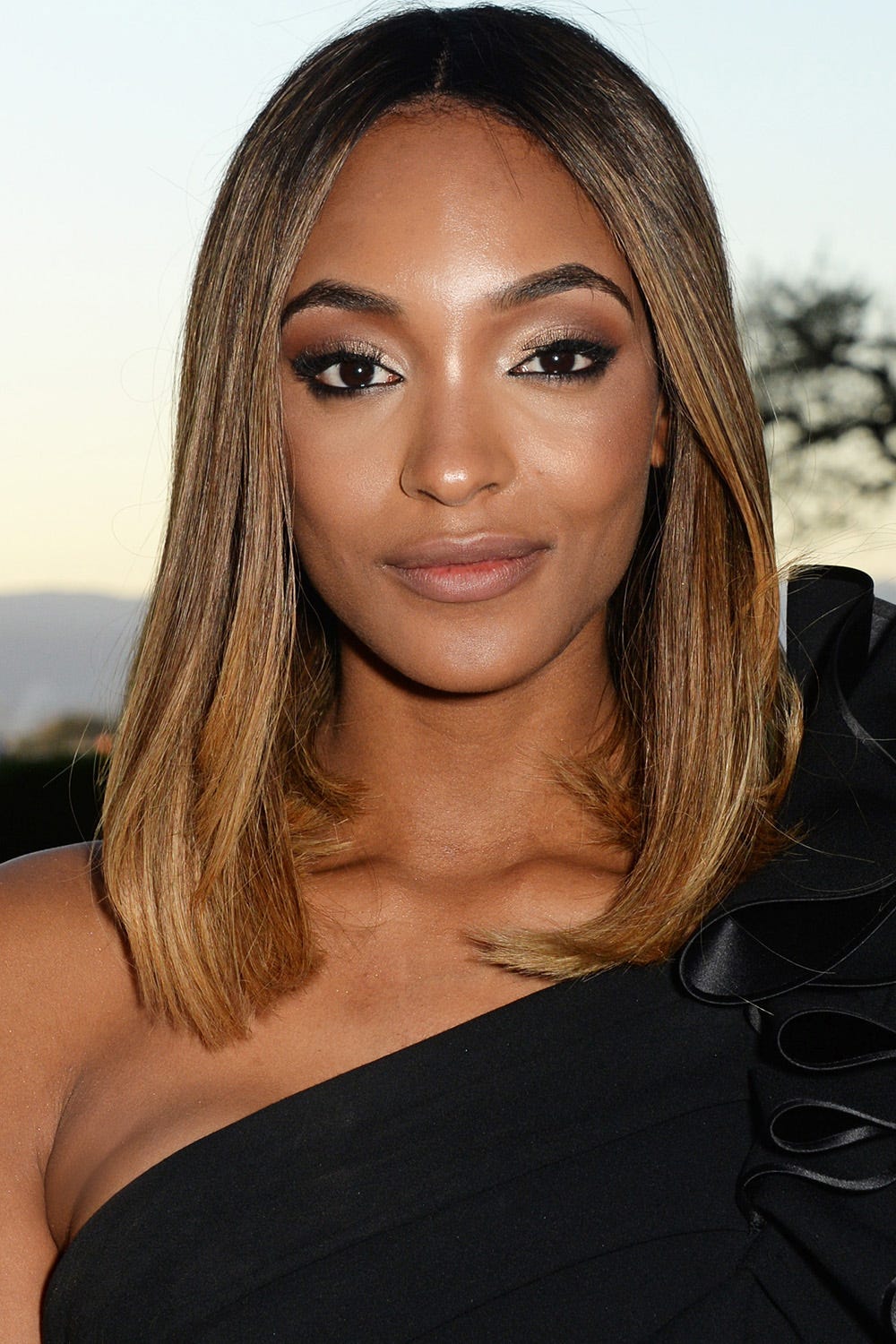 Collarbone Blunt Bob With Blonde Balayage — Classy Medium Length Haircuts