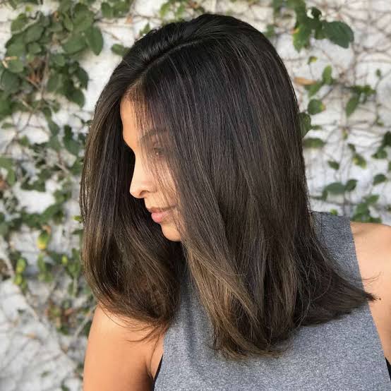 Ash Blonde Shoulder Layers With Bangs Ash Blonde Shoulder Layers With Bangs — Classy Mid Length Haircuts