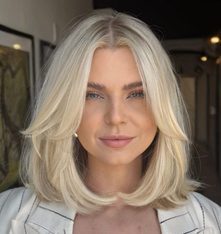 Chin Length Blunt Bob With Waves Chin Length Blunt Bob With Waves — Classy Mid Length Haircuts