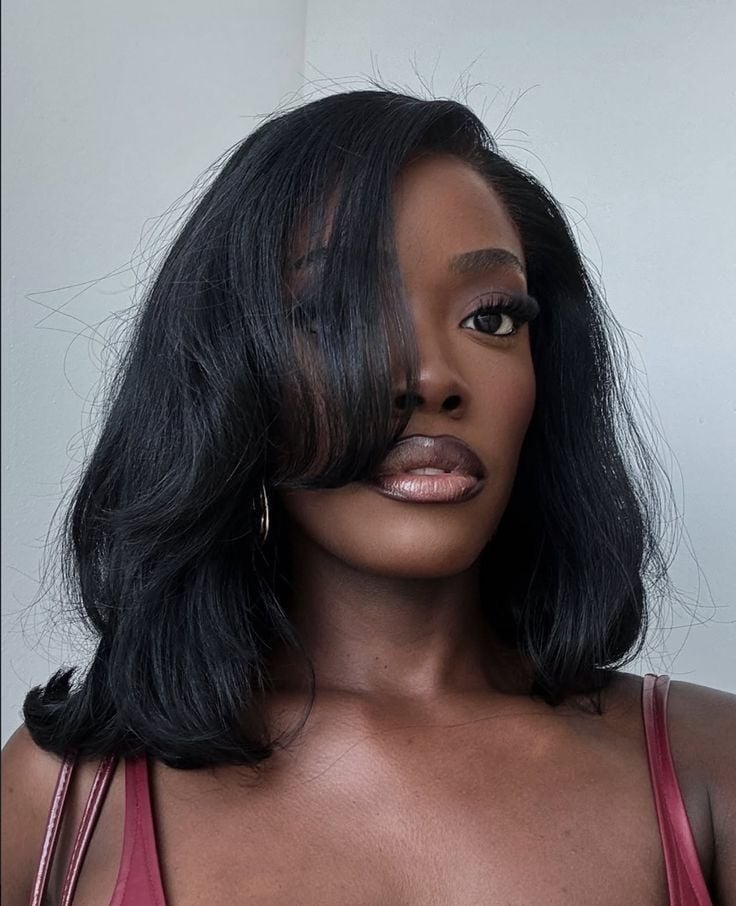 Platinum Blonde Chin Bob Platinum Blonde Chin Bob — Classy Mid Length Haircuts
