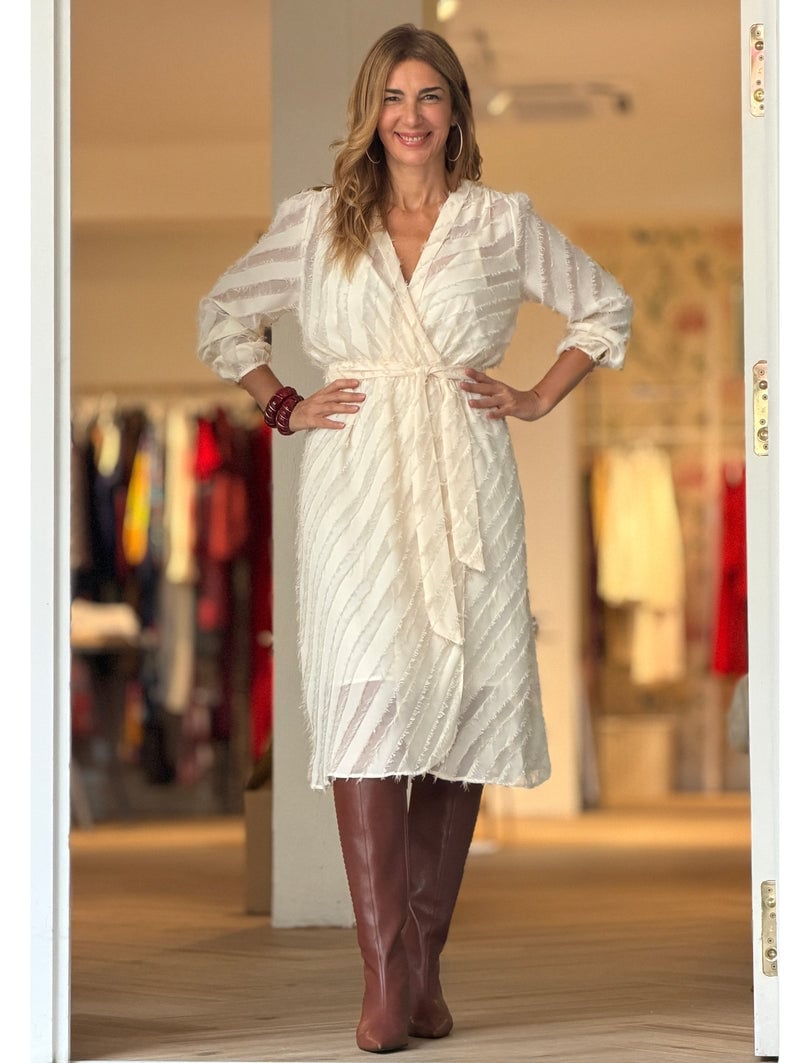 White Sheer Wrap Dress with Dark Red Knee-High Boots White Sheer Wrap Dress with Dark Red Knee-High Boots — Classy Mujer Outfits