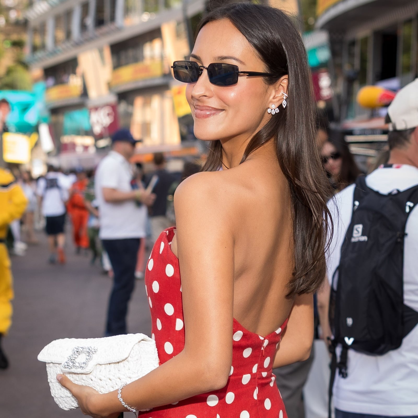 Red Polka Dot Halter Neck Dress with White Clutch Red Polka Dot Halter Neck Dress with White Clutch — Classy Mujer Outfits