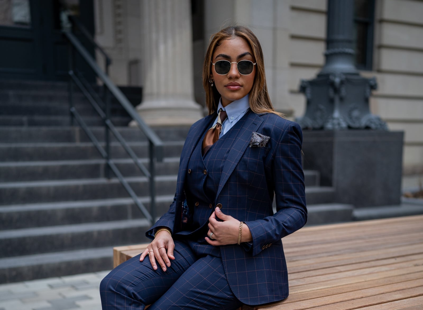 Navy Plaid Three-Piece Suit with Light Blue Dress Shirt Navy Plaid Three-Piece Suit with Light Blue Dress Shirt — Classy Mujer Outfits